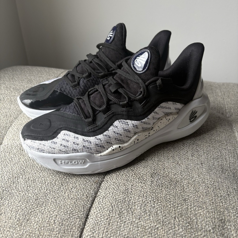 UnisexUnder Armour Curry 11 Team Basketball Shoes Size Men 7,5 Women 9 BlacWhite